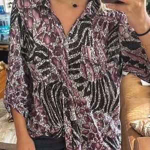Super cute Button down Blouse! Size large.